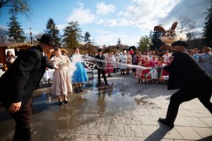 FOTO. Tradiţiile pascale au cucerit centrul municipiului Satu Mare: spectacol superb înainte de Paştele Catolic