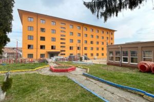 75% este stadiul lucrărilor de reabilitare la clădirea DGASPC din Codlea