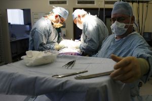 Un bărbat din Botoşani a beneficiat de un transplant de rinichi pentru a doua oară. Ce spun medicii despre el