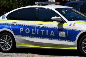 Bărbat deţinut de Poliţia Mureş pentru amplasarea unei bariere metalice la o trecere la nivel cu calea ferată