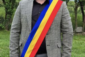 Cutremur în administraţie! Primarul şi doi angajaţi, ridicaţi de poliţişti