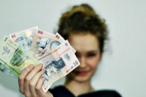 AJPIS Braşov: Alocaţiile şi indemnizaţiile pentru creşterea copilului, plătite mai repede, în aprilie