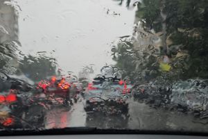 Se strica iar vremea! Toata tara, sub informare meteo de ploi si vant! La munte, revin ninsorile