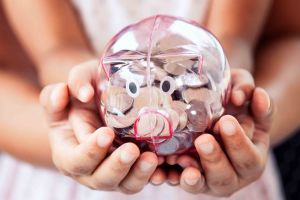 ”Fii Bucuria unui Copil de Paşte”! Un suflet mic aşteaptă nu fie singur de Sărbători