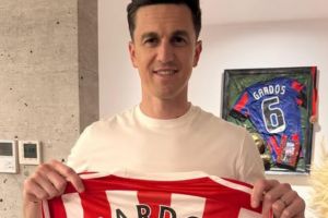 Florin Gardoş scoate la licitaţie un tricou pentru sprijinirea persoanelor cu adicţii