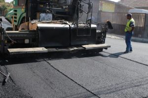 Investiţie majoră în infrastructura din Caracal: peste 50 de milioane de lei pentru reparaţia străzilor, trotuarelor şi parcărilor
