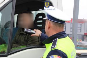 Controale ale politistilor IPJ Tulcea pentru prevenirea transporturilor ilegale de material lemnos