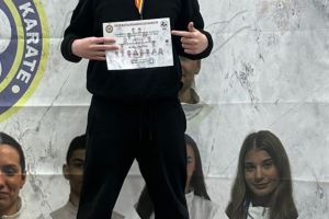 Cinste lui! Un tânăr din Botoşani a obţinut medalia de bronz la Campionatul Naţional de Karate Interstiluri