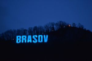 Literele de pe Tâmpa vor fi iluminate în albastru pentru Ziua Internaţională de Conştientizare a Autismului