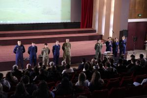 FOTO Caravana Forţelor Aeriene a poposit la Botoşani pentru a recruta viitorii ofiţeri