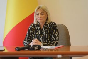 Prefectul de Timiş le cere primarilor să facă consorţii administrative ca să nu mai stea cu mâna întinsă la Guvern