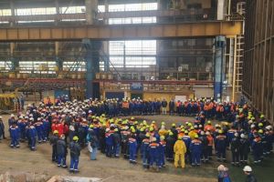 FOTO: Angajatii Șantierului Naval DAMEN continua protestele