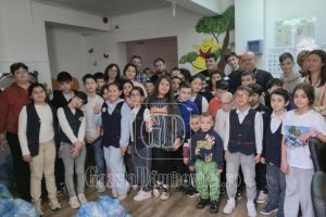 Copiii din centrele sociale au primit daruri pascale din partea Bisericii