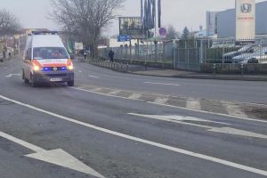 Accident în zona Lipovei din Timişoara. Patru copii şi o femeie au ajuns la spital din cauza unui şofer neatent