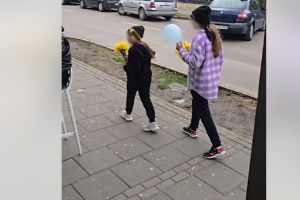 De la milă la hărţuire. Proprietarul unei afaceri din Botoşani trage un semnal de alarmă despre fenomenul minorilor trimişi la cerşit în localuri