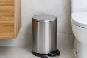 Igienă şi stil – cele mai bune coşuri de gunoi pentru baie