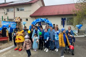 FOTO/VIDEO: Punte între suflete la CSCCH Târgu Jiu: emoţie şi solidaritate de Ziua Autismului