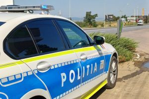 Un bărbat din Botoşani a vrut să dea 1.000 de lei unor poliţişti pentru a nu rămâne fără permis. Gestul l-a costat scump