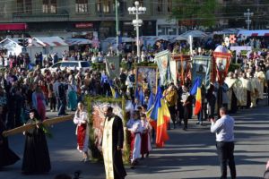 Floriile la Timişoara. Procesiune cu credincioşi şi icoane înainte de Paşte