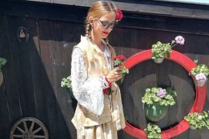 Andrada Dura, tânăra pentru care amintirile copilăriei devin promisiuni purtate pe umeri în costum de juniţă