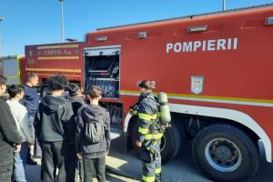 FOTO: Peste 2.000 de elevi, implicati in activitati educative organizate de ISU Constanta in Școala Altfel si Saptamana Verde