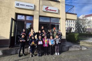 Micii elevi de la „Săvoiu” au donat jucării în campania „Gorjeanul”