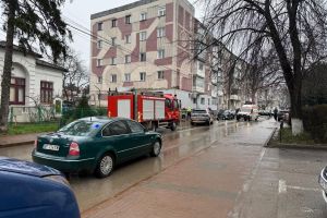FOTO Accident pe o stradă din Botoşani! O femeie a ajuns la spital