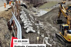 VIDEO Intervenţie de urgenţă pe DJ 205D: drumul dintre Paltin şi Nereju, redeschis circulaţiei