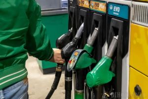 Rompetrol a ieftinit spectaculos benzina. Care sunt noile preţuri