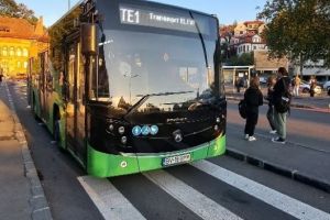 Se suspendă cursele de transport dedicate elevilor din Braşov
