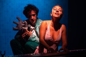 Teatrul de Stat Constanta: Spectacolul 10 lucruri pe care le-am pierdut la Festivalul Mamaia are ultima reprezentatie stagionala in acest weekend (FOTO) 