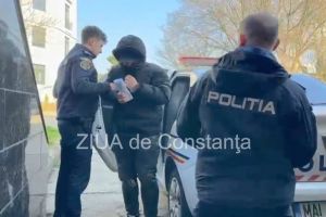 FOTO+VIDEO: Politistul din cadrul IPJ Constanta, suspectat ca ar fi intretinut relatii sexuale cu o minora, adus in fata instantei 