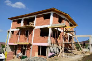 Mai multe case noi în Olt: creştere vizibilă a locuinţelor finalizate la final de 2025