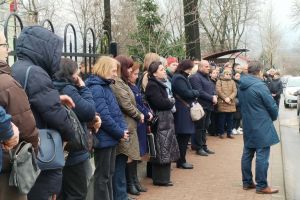 FOTO La moartea unui profesor din Botoşani, care a format generaţii întregi de elevi. Elevi şi cadre didactice i-au adus un ultim omagiu