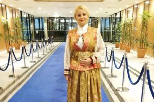 Iulia Bobit: Din oraşul de la Dunăre, în inima tradiţiei din Șcheii Braşovului