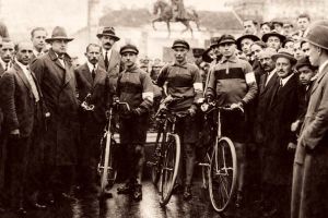 Ocol pe două roţi: Povestea primului Tur al României pe bicicletă, făcut acum un secol de trei orădeni pasionaţi (FOTO)