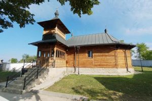 FOTO Cea mai veche biserică de lemn din judeţul Botoşani. Lăcaşul încă îşi cheamă credincioşii