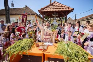 Floriile la Moniom, Reşiţa. Tradiţie, lumină şi începutul Săptămânii Mari!