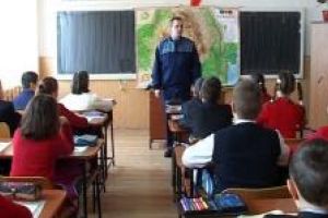 Peste 600 de elevi şi profesori au participat, în primele două zile ale „Săptămânii prevenirii criminalităţii”, la activităţile desfăşurate de poliţişti