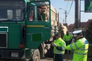 Aproape 200 de autovehicule au fost verificate şi 60 de sancţiuni au fost aplicate în cadrul acţiunilor pe raza judeţului Covasna, pentru verificarea activităţilor de transport public de persoane şi mărfuri