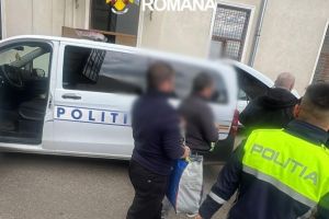 Doi barbati suspectati de mai multe furturi din autoturisme, depistati de politisti! Indivizii actionau atat in tara, cat si in strainatate