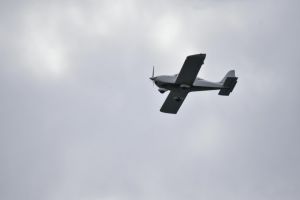 Patru persoane si-au pierdut viata dupa ce un avion s-a prabusit peste un restaurant