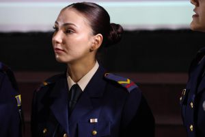 FOTO & VIDEO Frumoasă, deşteaptă şi de neînduplecat! Tânăra din Botoşani care face performanţă în armată