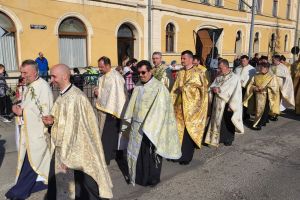 Tradiţia continuă: Procesiune de Florii pe străzile Bistriţei