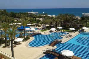 O familie de arădeni a plătit o SUMĂ FABULOASĂ pentru un concediu în Antalya