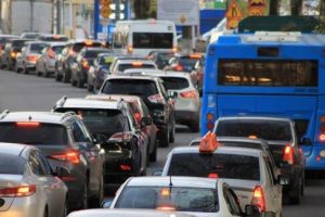 Se schimbă regulile! Guvernul blochează importurile de maşini sub Euro 3 şi pune limită la autoturismele aduse din străinătate