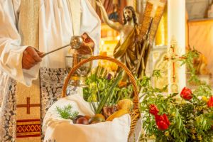 Paştele catolic, sărbătorit astăzi de peste 1,5 milioane de români