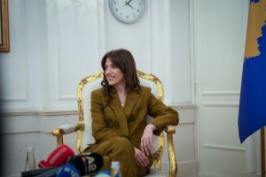 Presedinta Parlamentului din Kosovo, Albulena Haxhiu, a devenit presedinta interimara 