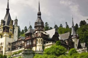 Castelul Peleş din Sinaia, inclus în topul celor mai frumoase din lume. Alte castele impunătoare