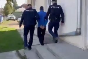 VIDEO Botoşănean aproape de comă alcoolică la volan. Poliţiştii l-au reţinut înainte de a produce o nenorocire